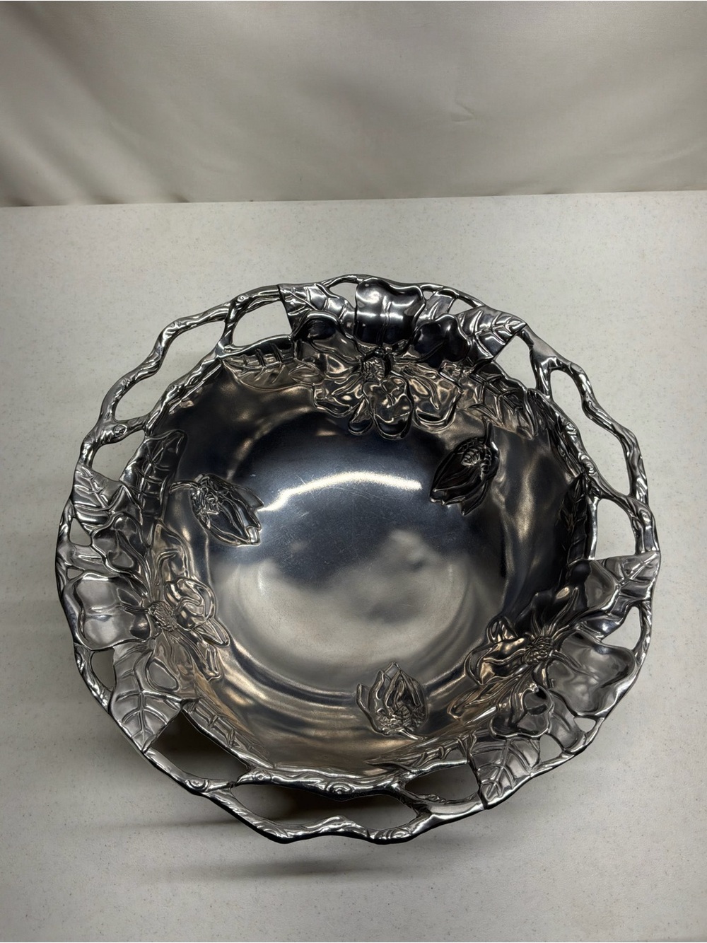 RARE 2001 ARTHUR COURT Magnolia Design Salad  Centerpiece Footed  Bowl Aluminum